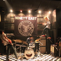 90east LIVE 13/11/2010