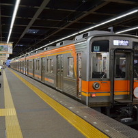 頑丈なステンレス鉄道車両