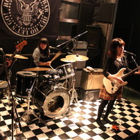 90east LIVE 24/11/2010 