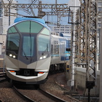 布施駅にてしまかぜ3