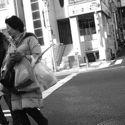 サングラスの男