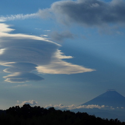 富士山×笠雲×つるし雲_20231020