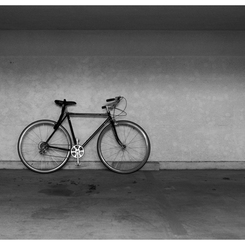 ナニモタサナイ。