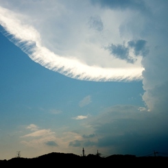 な、なんだこの雲！
