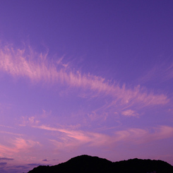 夕暮れの東の空