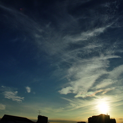 撒かれる雲