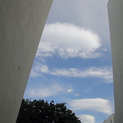 空の向こう側