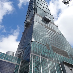 101階建の超高層ビル、台北101
