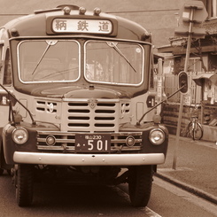 鞆の浦ボンネットバス