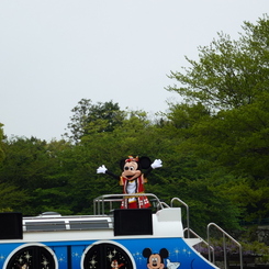ミッキーとクルーザ