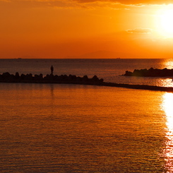 秋の播磨灘に沈む夕日１