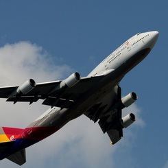 離陸（267）Asiana 747-400 