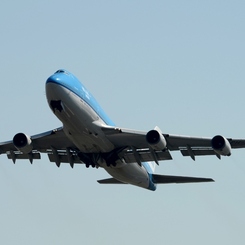 離陸（345）KLM 747-400またジャンボ