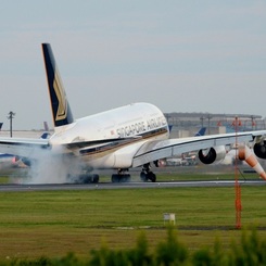 着陸(202-5)ｼﾝｶﾞﾎﾟｰﾙ・ｴｱ　Airbus A380-841　