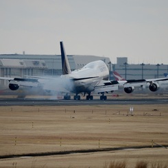UNITED 747-400 着陸