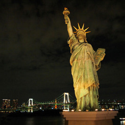 自由の女神　夜景