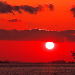 春の播磨灘に沈む夕日１