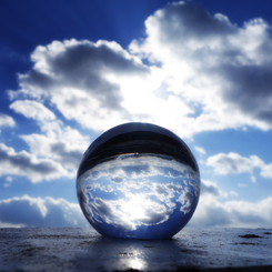 硝子の中の空