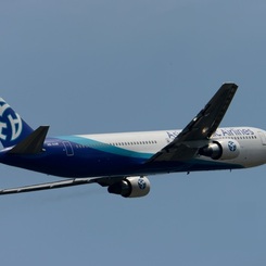 ASIA ATLANTIC 767-383 飛び立ち　