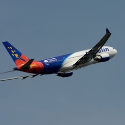 離陸　Air Calin A330-202