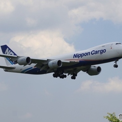 NCA 747-8KZF 着陸　