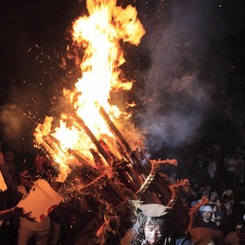 鞆のお手火祭り