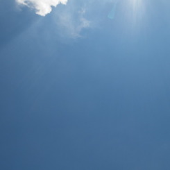 青