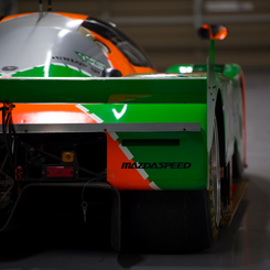 ピットの裏側　MAZDA 787B