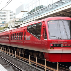 伊豆急行　リゾート21　キンメ電車