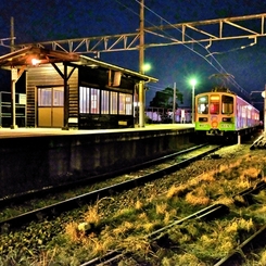 ローカル駅夜景