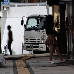 新宿駅前６時２３分