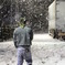 男の背中