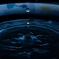 闇に浮かぶ水玉
