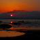 夕日色に染まる空と海