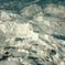雲と影、白い山々とともに