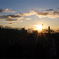仕事中、差し込む夕陽。