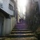 階段がある小路