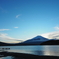 山中湖にて夕暮れ時の富士山