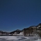 ダム湖の北の空