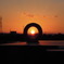 向こうに見える夕日