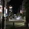 夜のバス通り