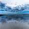 梅雨空に流れる雲