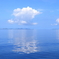 海に映る雲