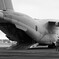 C-2輸送機と見上げる自衛官