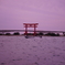 湖の上の鳥居