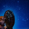 電波望遠鏡と冬の星空