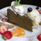 ホワイトチョコと抹茶のショコラケーキ。