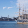 海王丸と関門橋