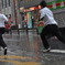 ダッシュで雨宿りだー