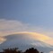 富士山に積雪と笠雲。